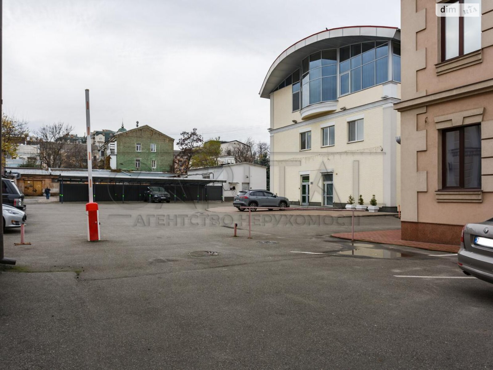 Аренда офисного помещения в Киеве, Хорива улица 55Б, помещений - 28, этаж - 1 фото 1 Аренда офисного помещения в Киеве, Хорива улица 55Б, помещений - 28, этаж - 1 фото 1