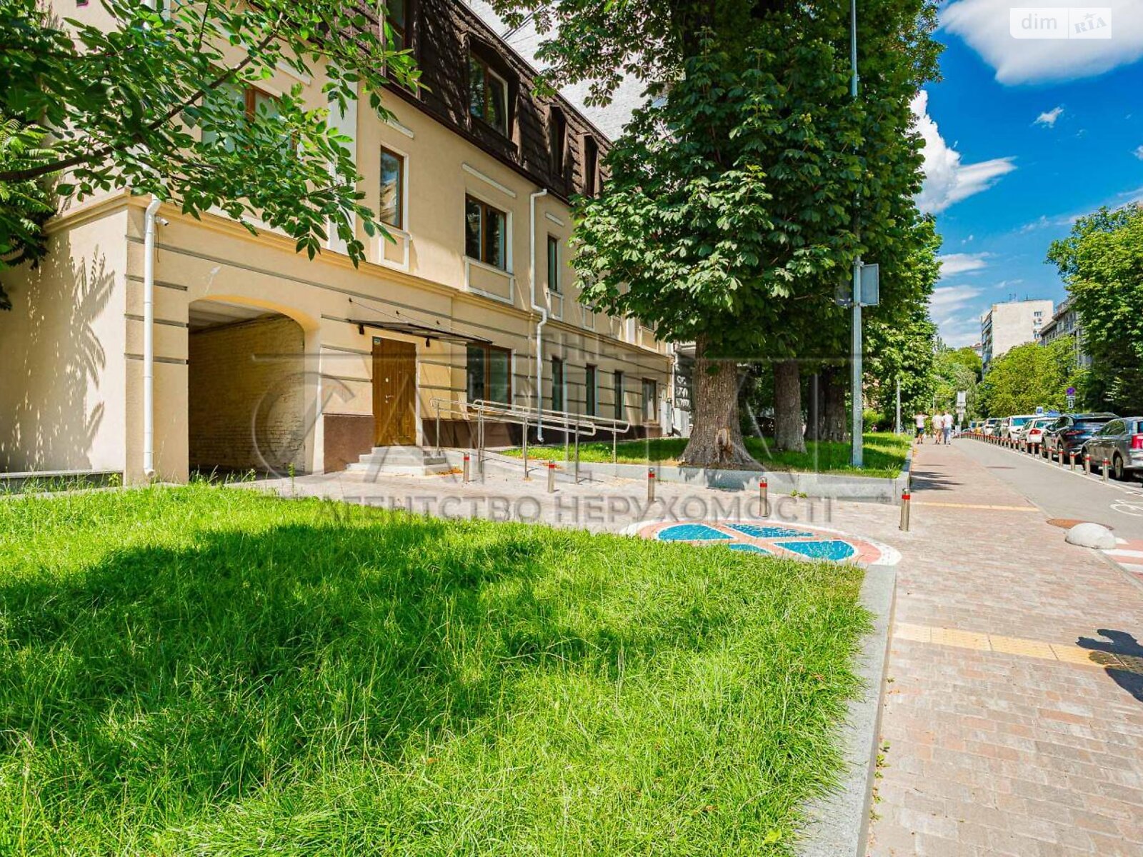 Аренда офисного помещения в Киеве, Ивана Франко улица 26, помещений - 10, этаж - 1 фото 1 Аренда офисного помещения в Киеве, Ивана Франко улица 26, помещений - 10, этаж - 1 фото 1