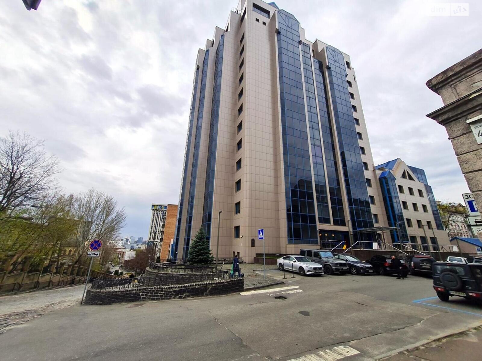 Аренда офисного помещения в Киеве, Шелковичная улица 42-44, помещений - 2, этаж - 3 фото 1 Аренда офисного помещения в Киеве, Шелковичная улица 42-44, помещений - 2, этаж - 3 фото 1
