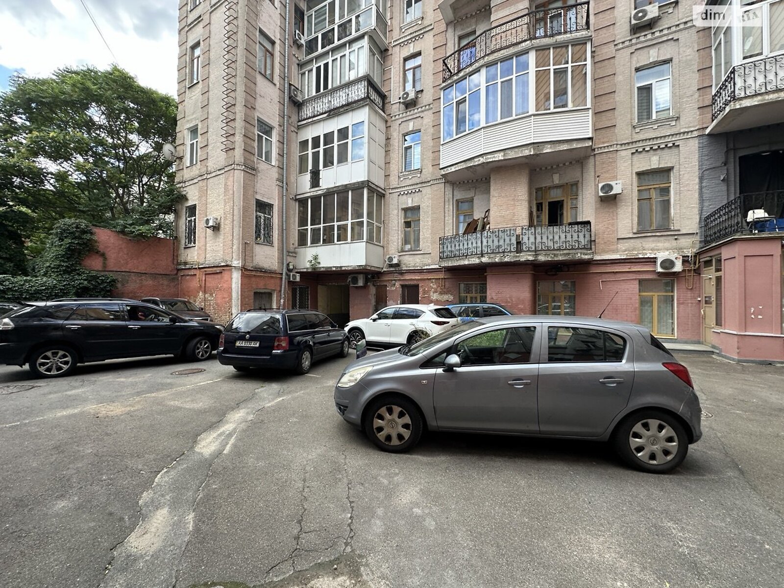 Аренда офисного помещения в Киеве, Владимирская улица 81, помещений - 3, этаж - 1 фото 1 Аренда офисного помещения в Киеве, Владимирская улица 81, помещений - 3, этаж - 1 фото 1