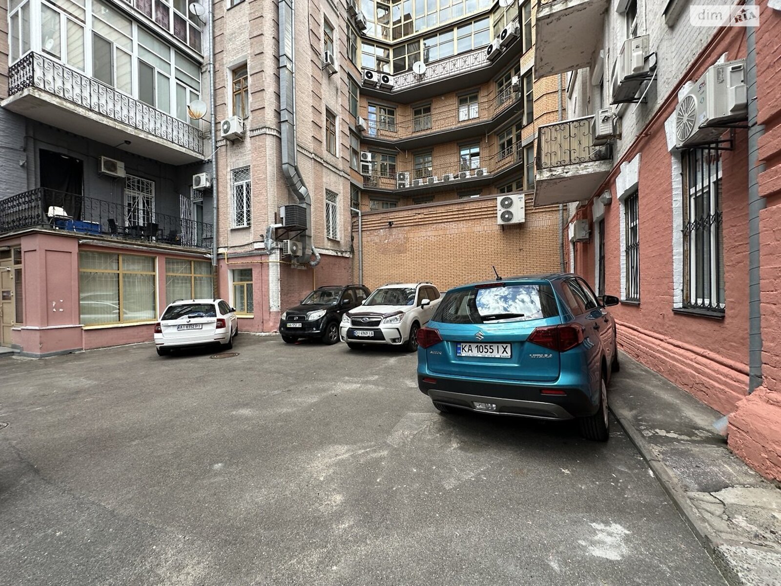 Аренда офисного помещения в Киеве, Владимирская улица 81, помещений - 3, этаж - 1 фото 1 Аренда офисного помещения в Киеве, Владимирская улица 81, помещений - 3, этаж - 1 фото 1