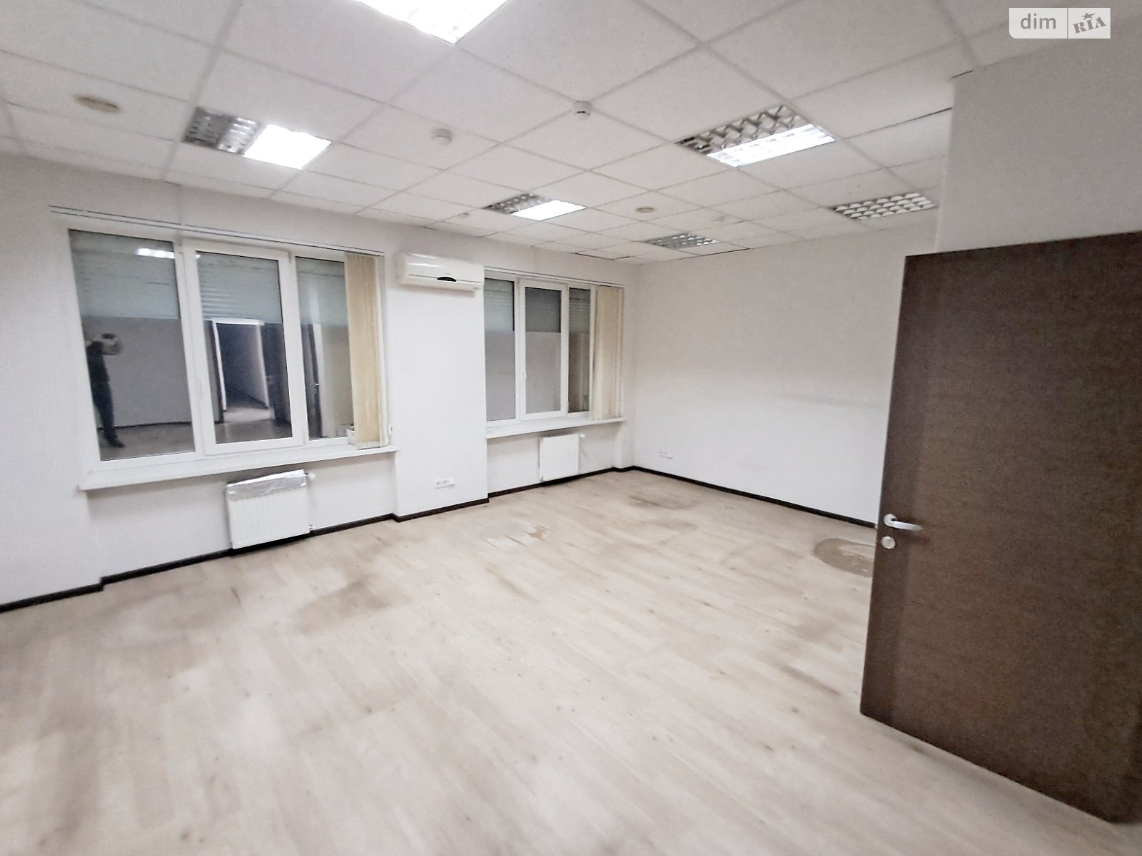 Аренда офисного помещения в Киеве, Рылеева улица, помещений - 1, этаж - 1 фото 1 Аренда офисного помещения в Киеве, Рылеева улица, помещений - 1, этаж - 1 фото 1