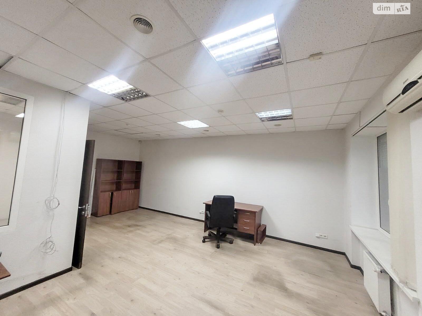 Аренда офисного помещения в Киеве, Рылеева улица, помещений - 1, этаж - 1 фото 1 Аренда офисного помещения в Киеве, Рылеева улица, помещений - 1, этаж - 1 фото 1