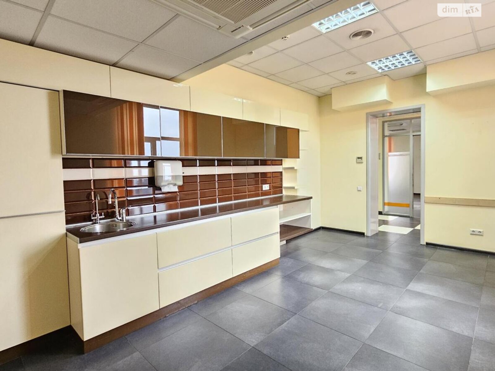 Аренда офисного помещения в Киеве, Дружбы Народов бульвар 19, помещений - 18, этаж - 8 фото 1