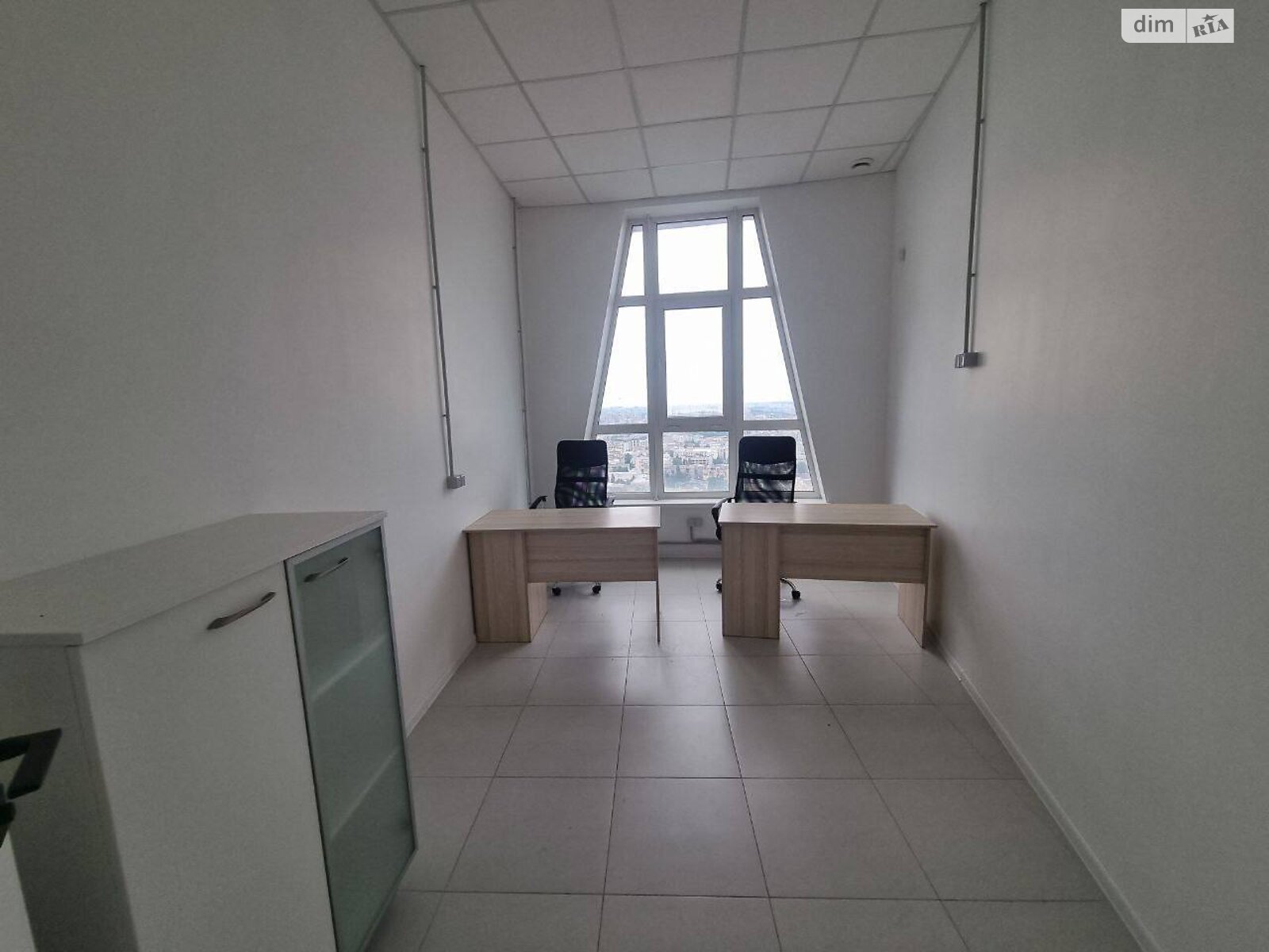 Аренда офисного помещения в Киеве, Кловский спуск 7, помещений - 8, этаж - 41 фото 1 Аренда офисного помещения в Киеве, Кловский спуск 7, помещений - 8, этаж - 41 фото 1