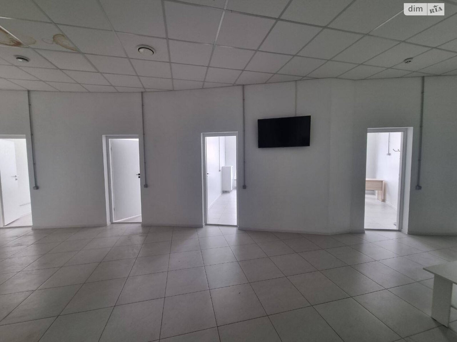 Аренда офисного помещения в Киеве, Кловский спуск 7, помещений - 8, этаж - 41 фото 1 Аренда офисного помещения в Киеве, Кловский спуск 7, помещений - 8, этаж - 41 фото 1