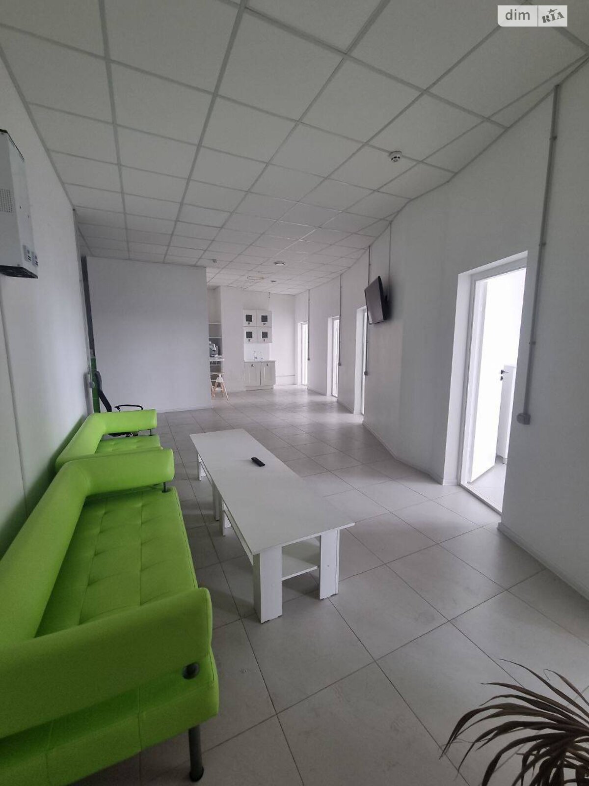 Аренда офисного помещения в Киеве, Кловский спуск 7, помещений - 8, этаж - 41 фото 1 Аренда офисного помещения в Киеве, Кловский спуск 7, помещений - 8, этаж - 41 фото 1