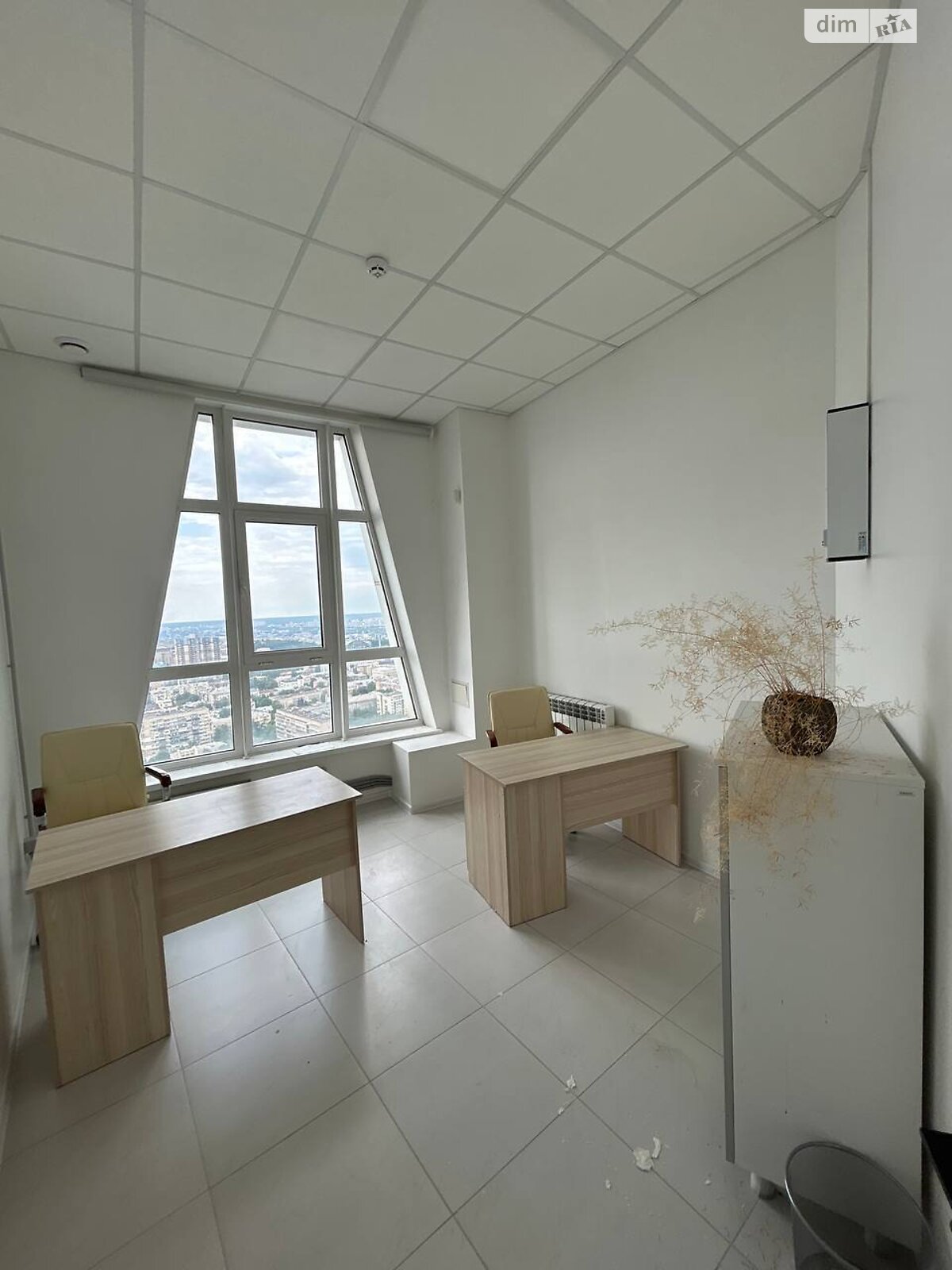 Аренда офисного помещения в Киеве, Кловский спуск 7, помещений - 8, этаж - 41 фото 1 Аренда офисного помещения в Киеве, Кловский спуск 7, помещений - 8, этаж - 41 фото 1