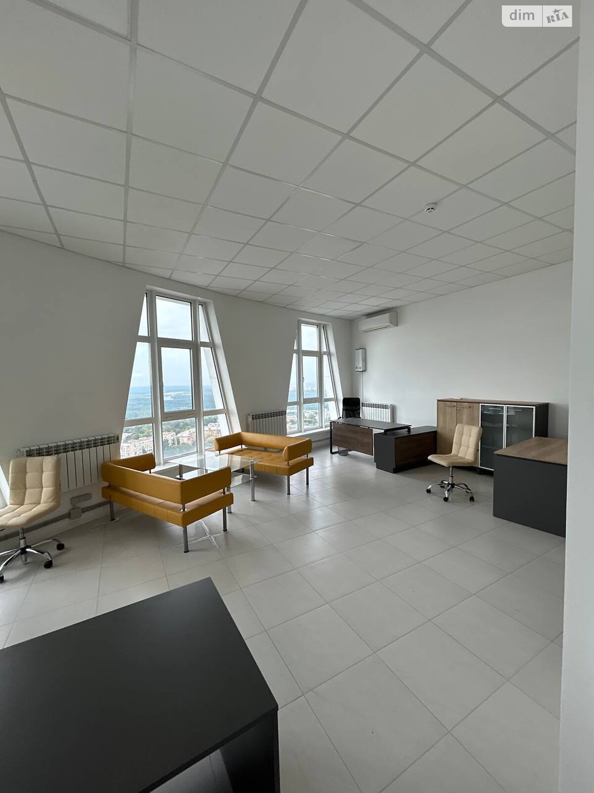 Аренда офисного помещения в Киеве, Кловский спуск 7, помещений - 8, этаж - 41 фото 1 Аренда офисного помещения в Киеве, Кловский спуск 7, помещений - 8, этаж - 41 фото 1