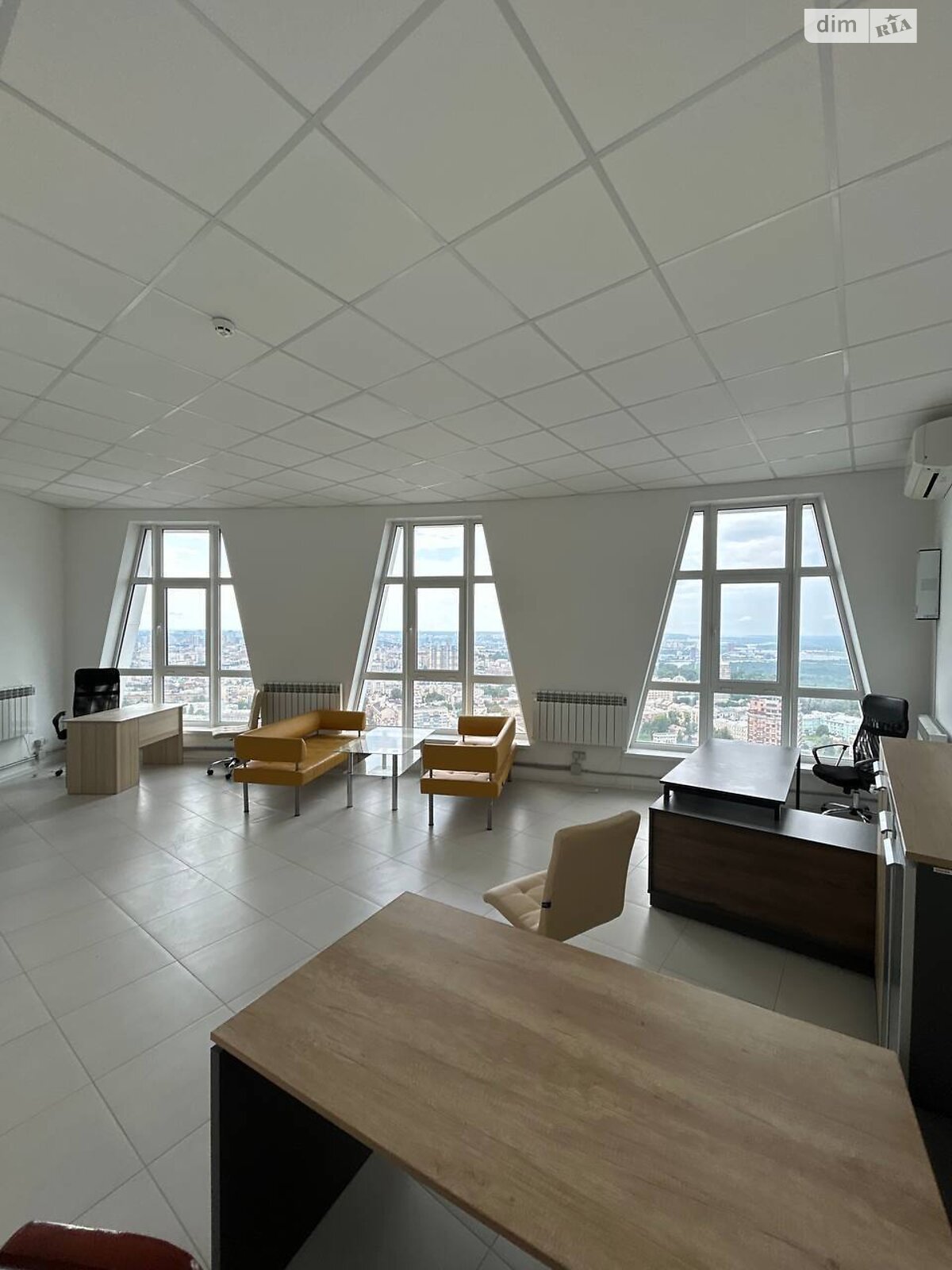 Аренда офисного помещения в Киеве, Кловский спуск 7, помещений - 8, этаж - 41 фото 1 Аренда офисного помещения в Киеве, Кловский спуск 7, помещений - 8, этаж - 41 фото 1