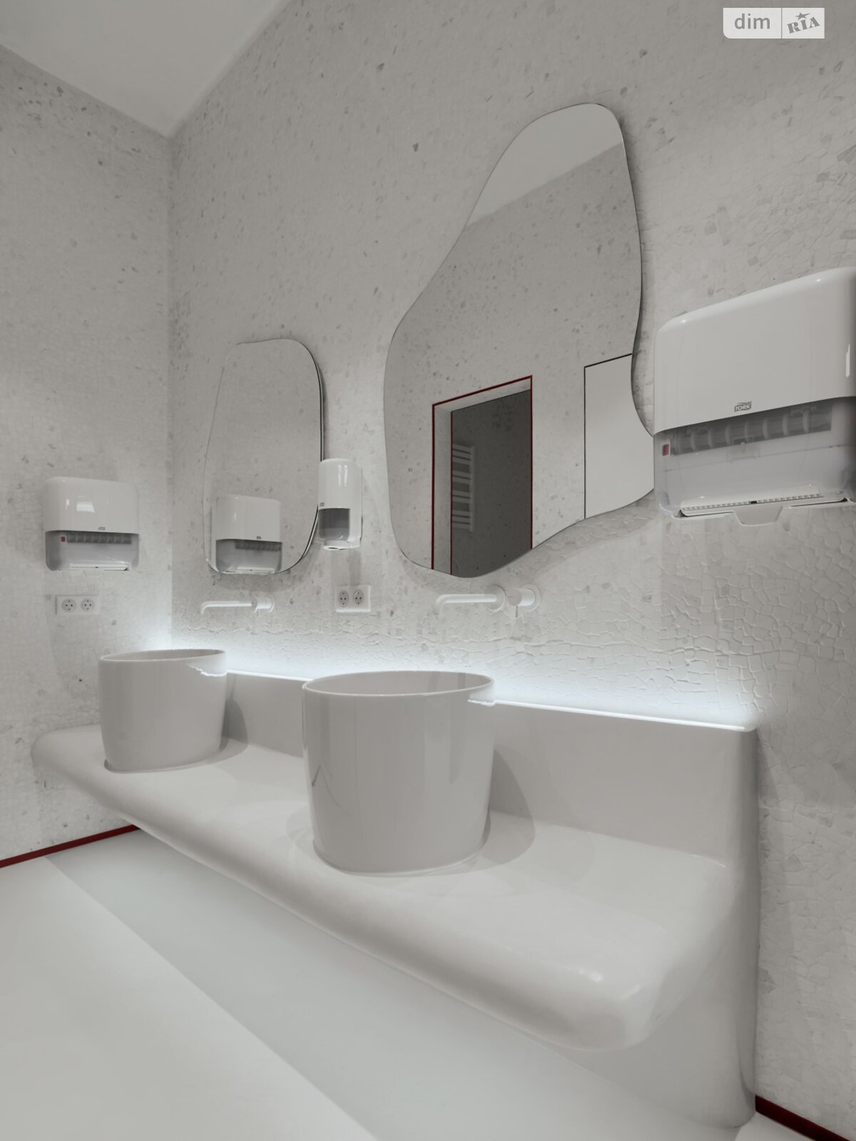 Аренда офисного помещения в Киеве, Кловский спуск 7, помещений - 5, этаж - 40 фото 1 Аренда офисного помещения в Киеве, Кловский спуск 7, помещений - 5, этаж - 40 фото 1