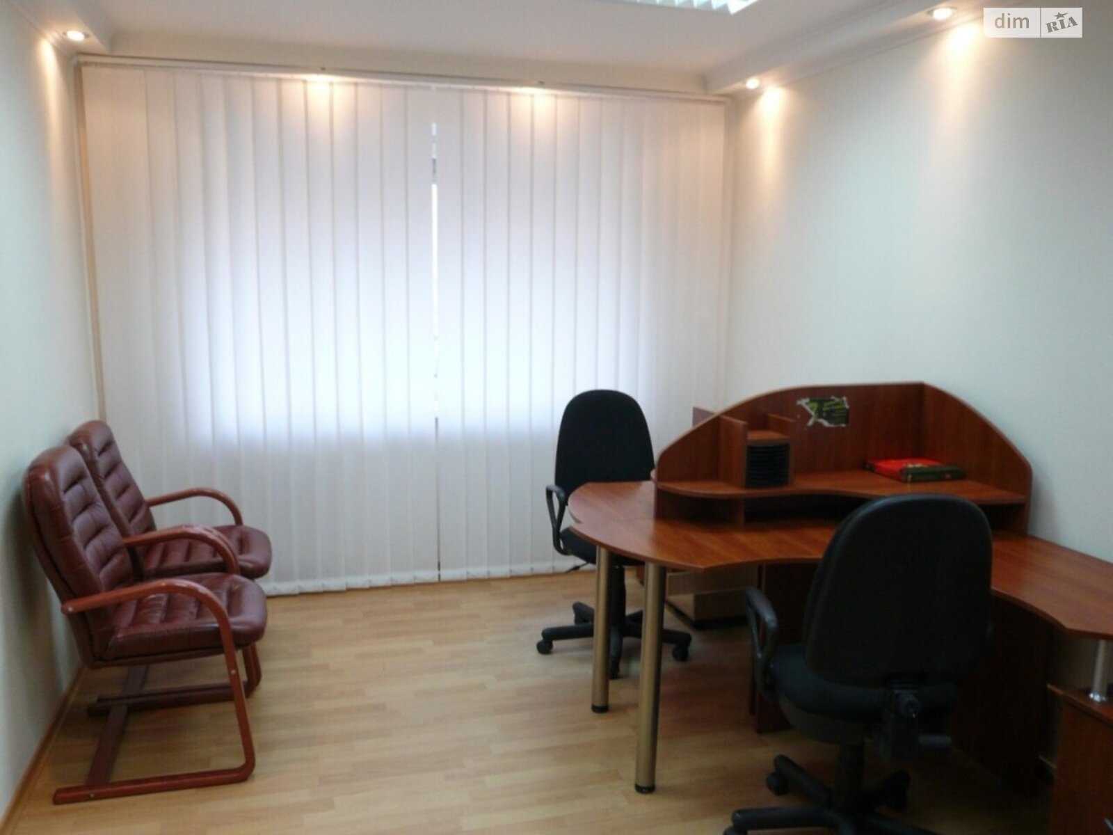 Аренда офисного помещения в Киеве, Неманская улица 2, помещений - 2, этаж - 1 фото 1