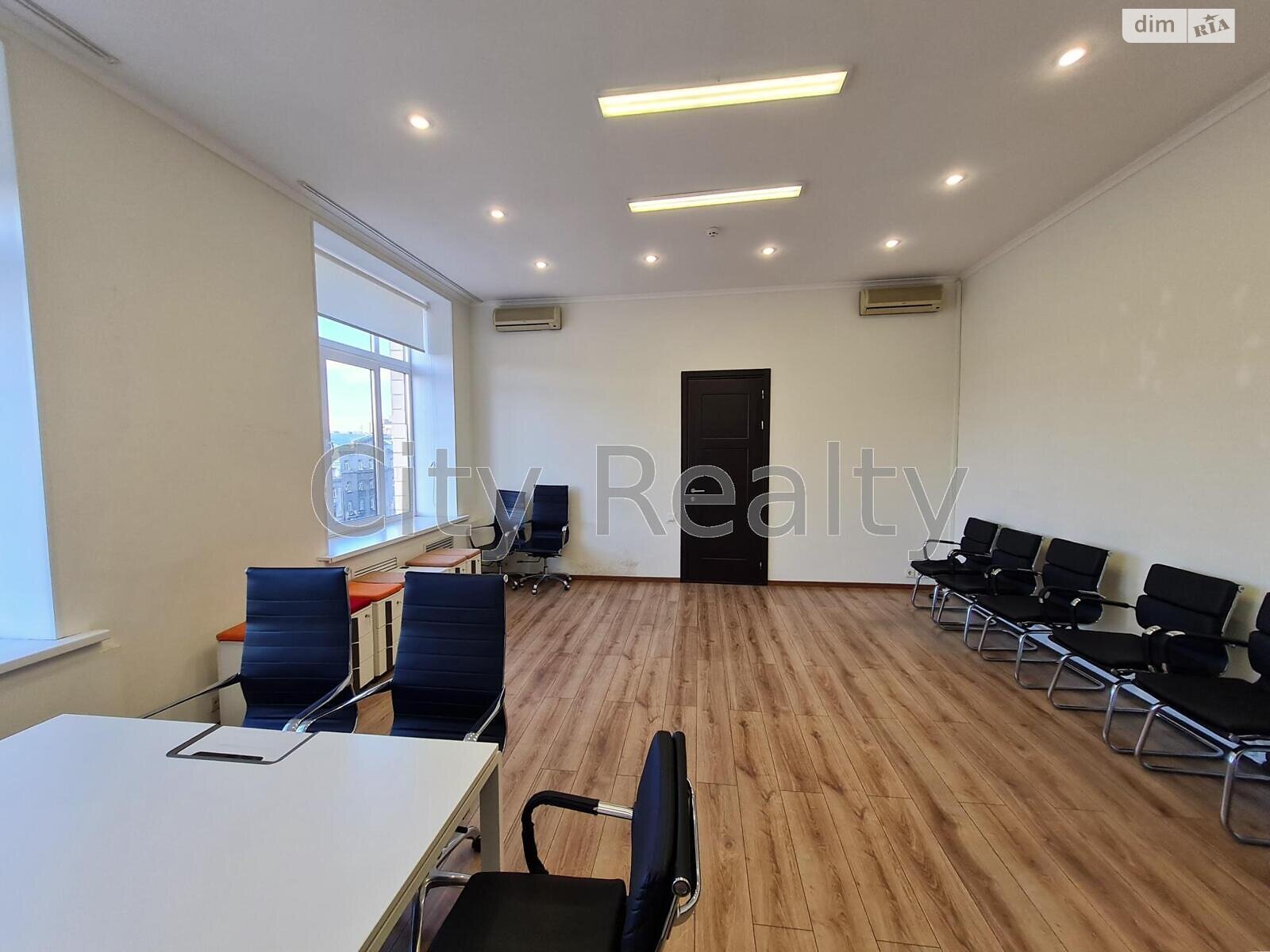Оренда офісного приміщення в Києві, Хрещатик вулиця 7/11, приміщень - 3, поверх - 7 фото 1 Оренда офісного приміщення в Києві, Хрещатик вулиця 7/11, приміщень - 3, поверх - 7 фото 1