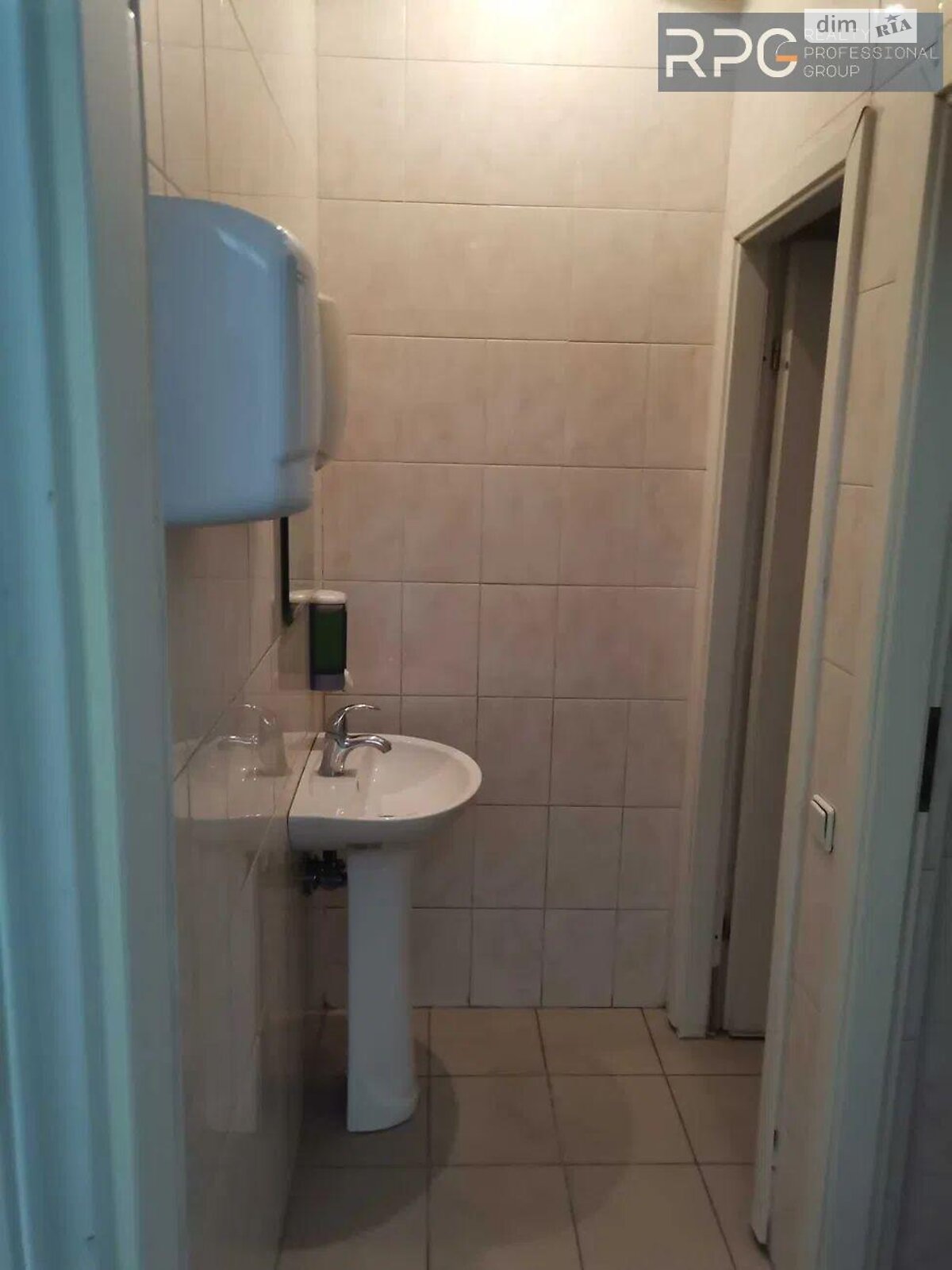 Аренда офисного помещения в Киеве, Степана Бандеры проспект 16Б, помещений - 14, этаж - 3 фото 1 Аренда офисного помещения в Киеве, Степана Бандеры проспект 16Б, помещений - 14, этаж - 3 фото 1