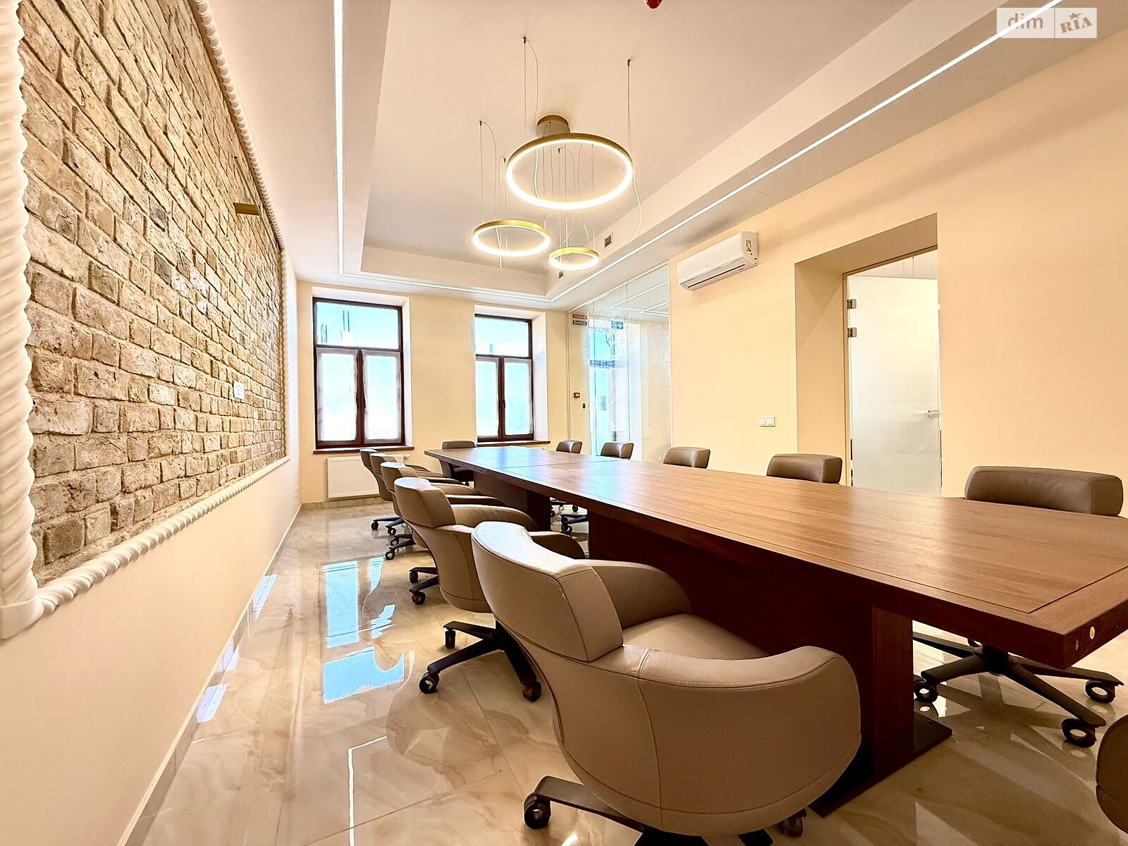 Аренда офисного помещения в Киеве, Андреевский спуск 11А, помещений -, этаж - 1 фото 1