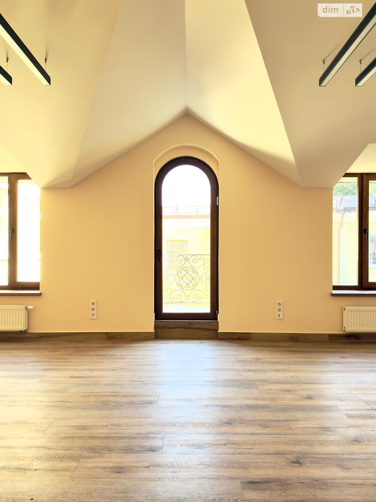 Аренда офисного помещения в Киеве, Андреевский спуск 11А, помещений -, этаж - 1 фото 1