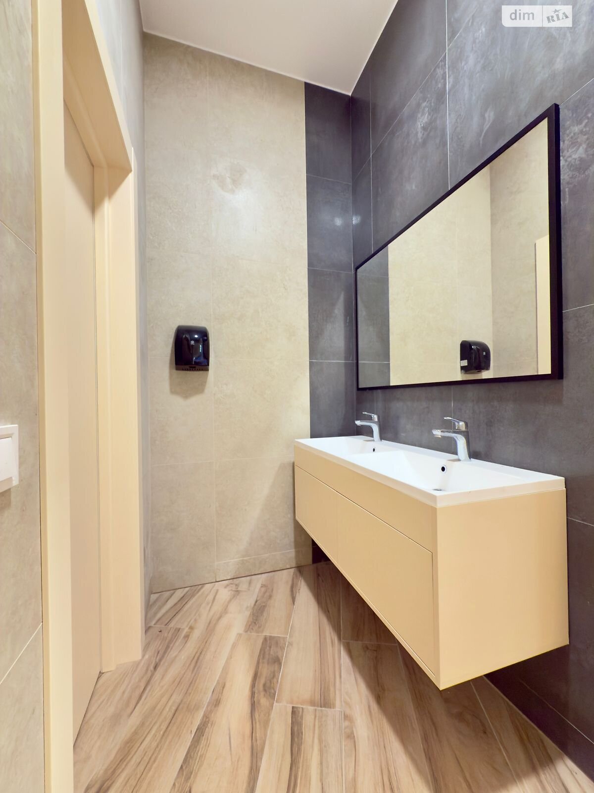 Аренда офисного помещения в Киеве, Андреевский спуск 11А, помещений -, этаж - 1 фото 1