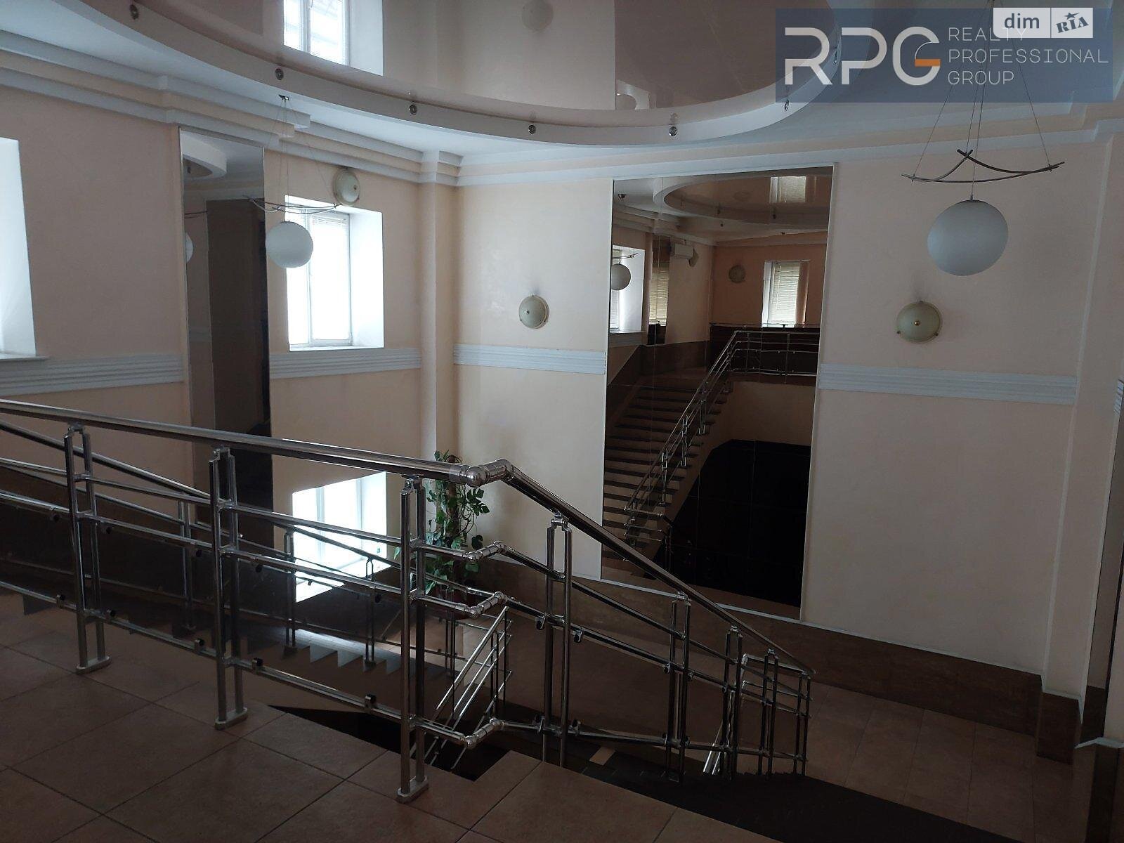 Аренда офисного помещения в Киеве, Хорива улица 55Б, помещений - 18, этаж - 2 фото 1 Аренда офисного помещения в Киеве, Хорива улица 55Б, помещений - 18, этаж - 2 фото 1