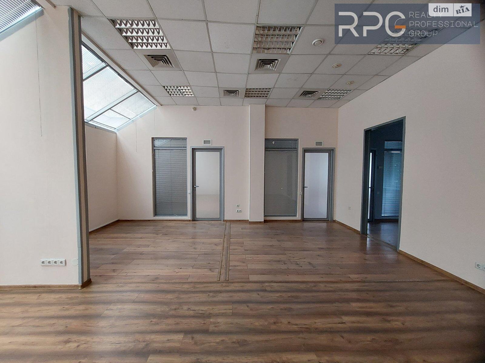 Аренда офисного помещения в Киеве, Хорива улица 55Б, помещений - 18, этаж - 2 фото 1 Аренда офисного помещения в Киеве, Хорива улица 55Б, помещений - 18, этаж - 2 фото 1