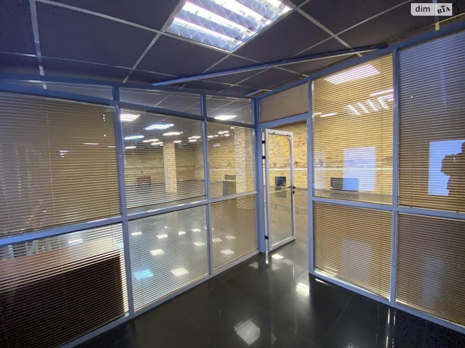 Аренда офисного помещения в Киеве, Верхний Вал улица 22, помещений - 6, этаж - 2 фото 1 Аренда офисного помещения в Киеве, Верхний Вал улица 22, помещений - 6, этаж - 2 фото 1