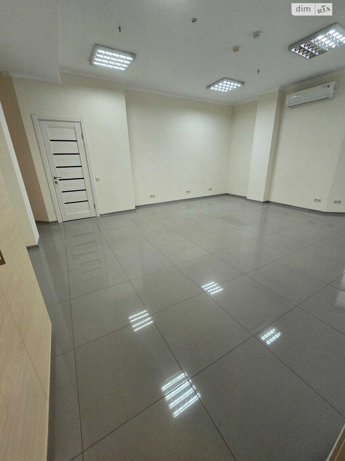 Аренда офисного помещения в Киеве, Днепровская набережная 23Б, помещений - 3, этаж - 2 фото 1 Аренда офисного помещения в Киеве, Днепровская набережная 23Б, помещений - 3, этаж - 2 фото 1