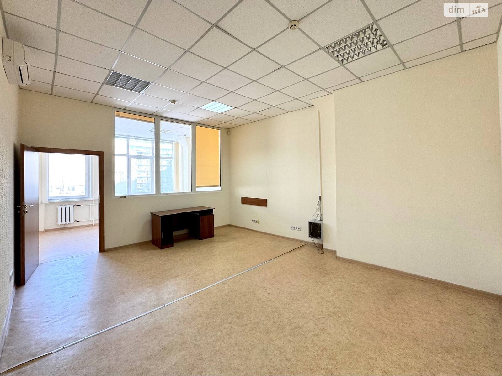 Аренда офисного помещения в Киеве, Генерала Алмазова улица 18/7, помещений - 2, этаж - 5 фото 1