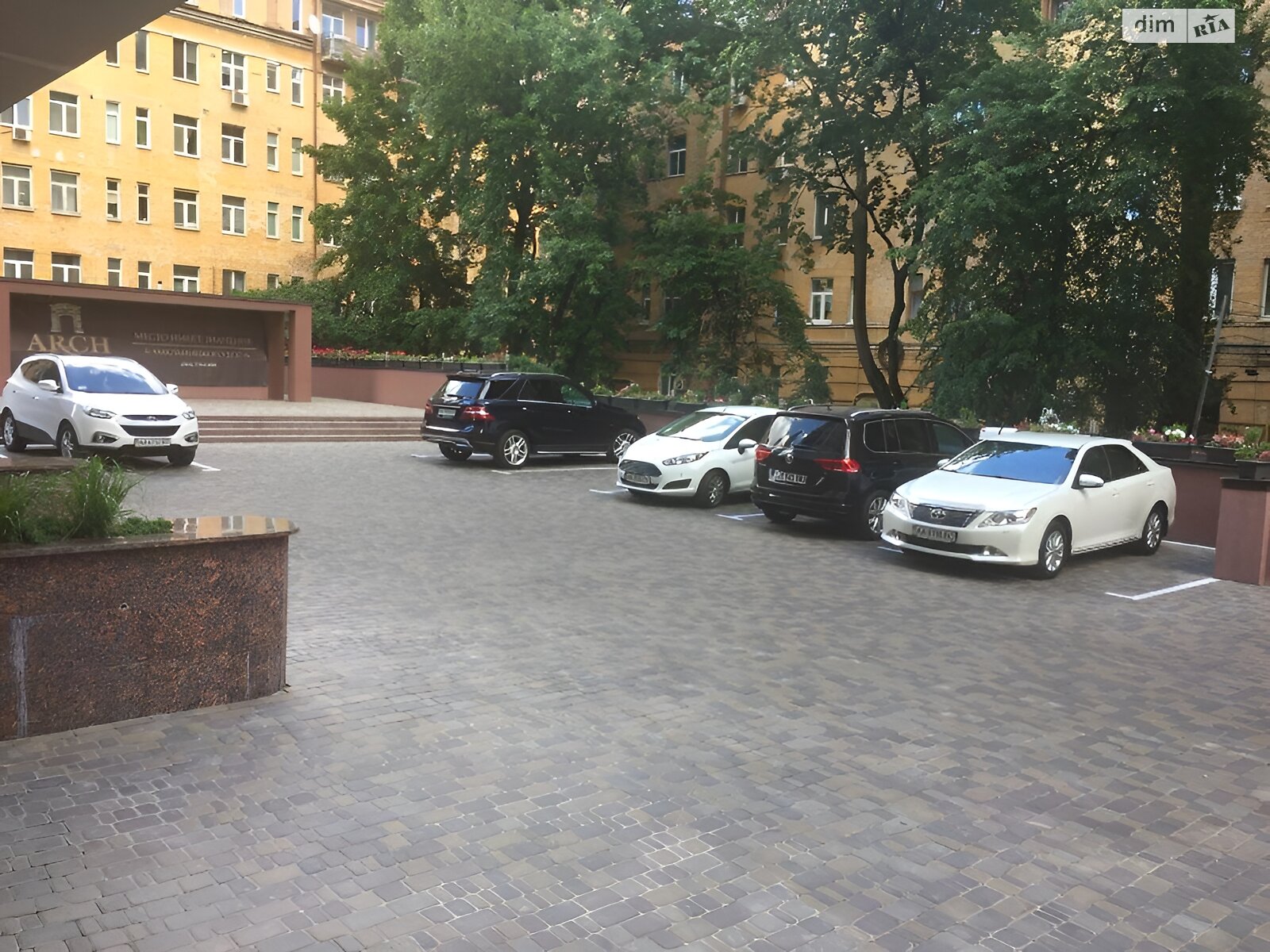 Аренда офисного помещения в Киеве, Богдана Хмельницкого улица, помещений - 1, этаж - 1 фото 1 Аренда офисного помещения в Киеве, Богдана Хмельницкого улица, помещений - 1, этаж - 1 фото 1