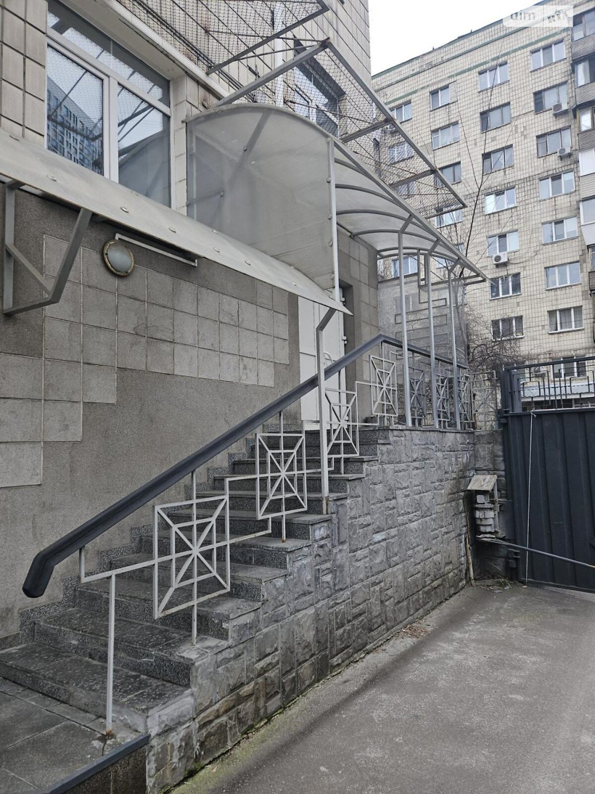 Аренда офисного помещения в Киеве, Исаакяна улица 3, помещений -, этаж - 1 фото 1