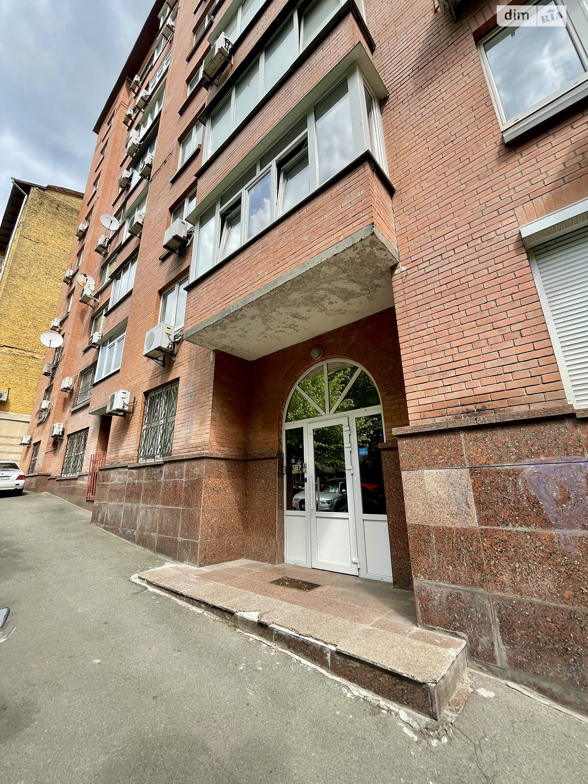Оренда офісного приміщення в Києві, Олександра Кониського (Тургенєвська) вулиця 52/58, приміщень - 6, поверх - 1 фото 1 Оренда офісного приміщення в Києві, Олександра Кониського (Тургенєвська) вулиця 52/58, приміщень - 6, поверх - 1 фото 1