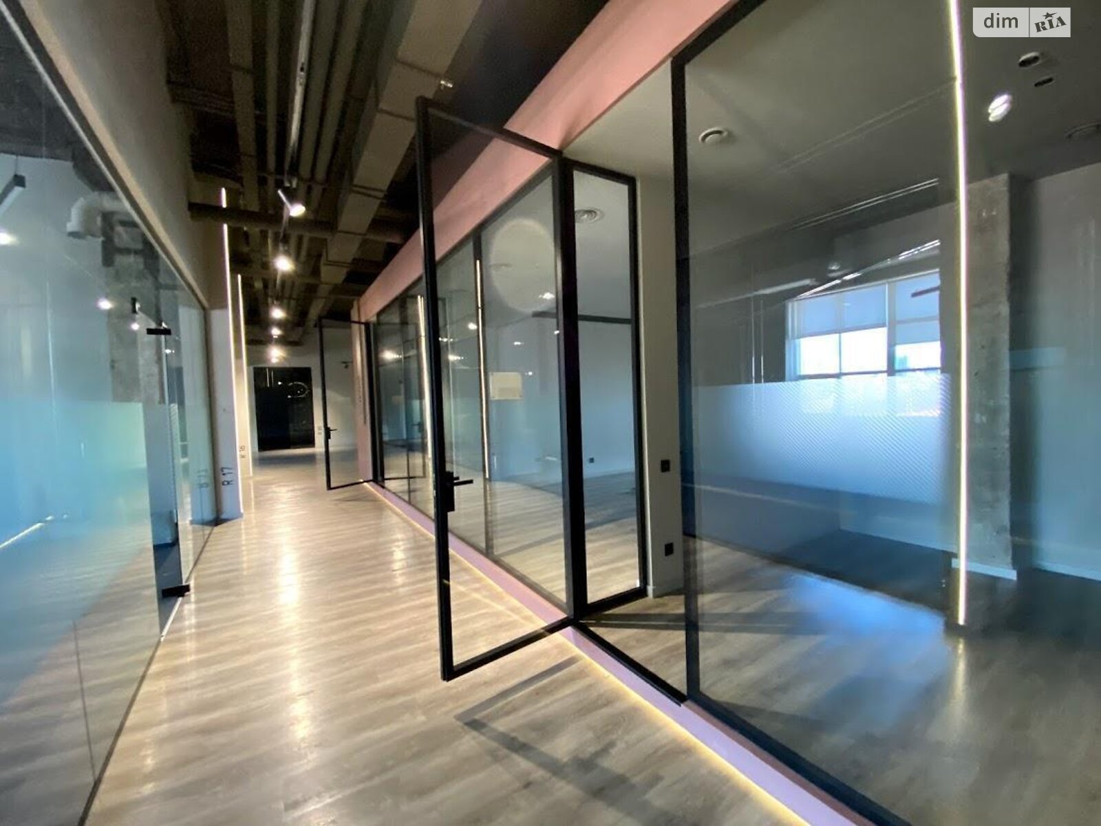 Аренда офисного помещения в Киеве, Николая Кравченко улица 2/1, помещений - 12, этаж - 4 фото 1 Аренда офисного помещения в Киеве, Николая Кравченко улица 2/1, помещений - 12, этаж - 4 фото 1