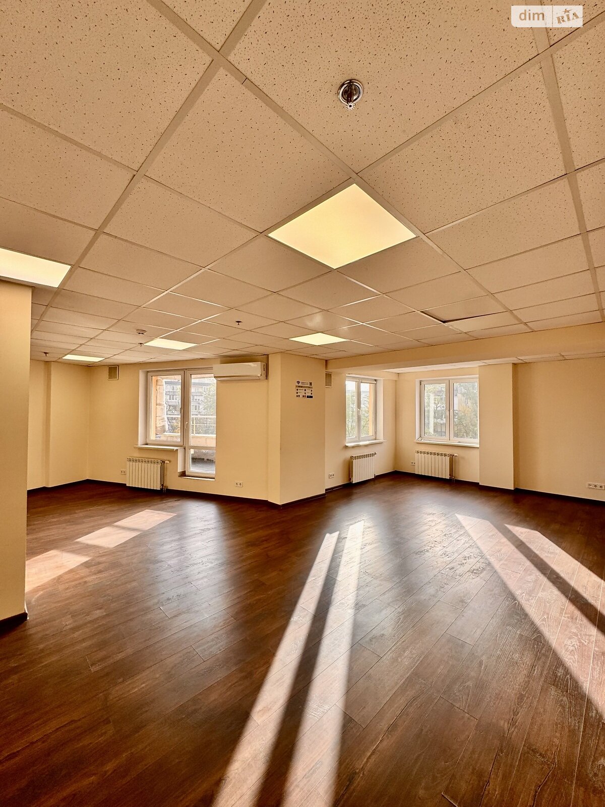 Аренда офисного помещения в Киеве, Митрополита Василия Липковского (Урицкого) улица 18, помещений - 10, этаж - 4 фото 1 Аренда офисного помещения в Киеве, Митрополита Василия Липковского (Урицкого) улица 18, помещений - 10, этаж - 4 фото 1