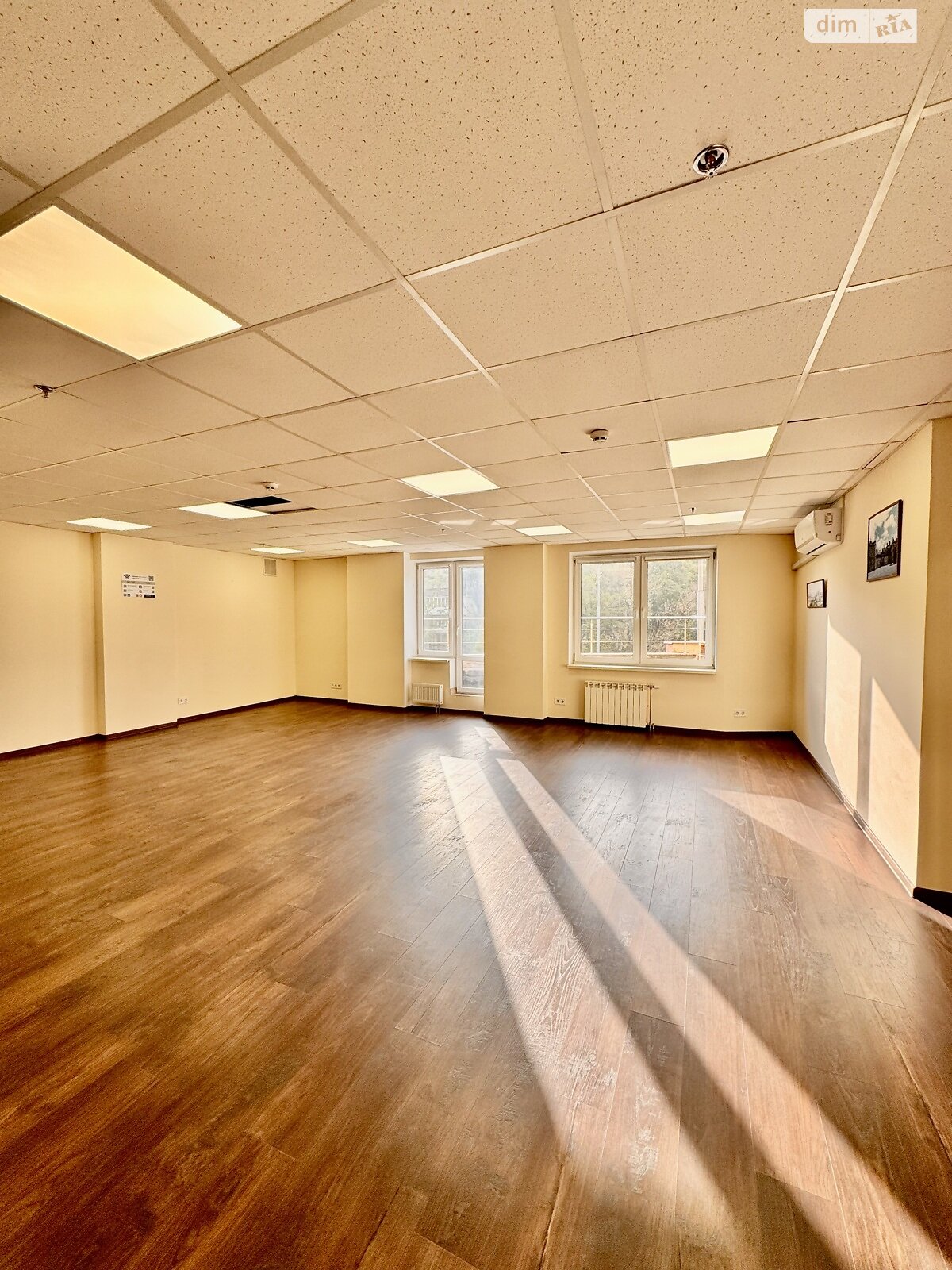 Аренда офисного помещения в Киеве, Митрополита Василия Липковского (Урицкого) улица 18, помещений - 10, этаж - 4 фото 1 Аренда офисного помещения в Киеве, Митрополита Василия Липковского (Урицкого) улица 18, помещений - 10, этаж - 4 фото 1