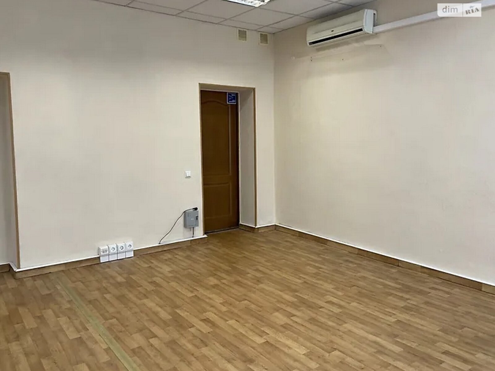 Оренда офісного приміщення в Києві, Березнева вулиця, приміщень - 2, поверх - 3 фото 1 Оренда офісного приміщення в Києві, Березнева вулиця, приміщень - 2, поверх - 3 фото 1