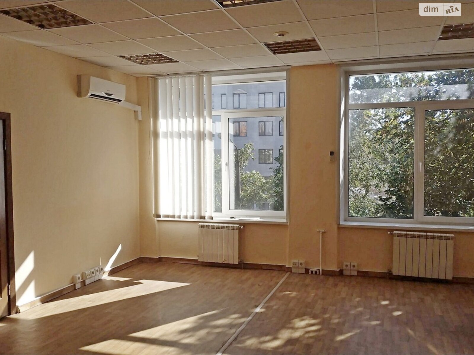 Аренда офисного помещения в Киеве, Мартовская улица, помещений - 2, этаж - 3 фото 1 Аренда офисного помещения в Киеве, Мартовская улица, помещений - 2, этаж - 3 фото 1