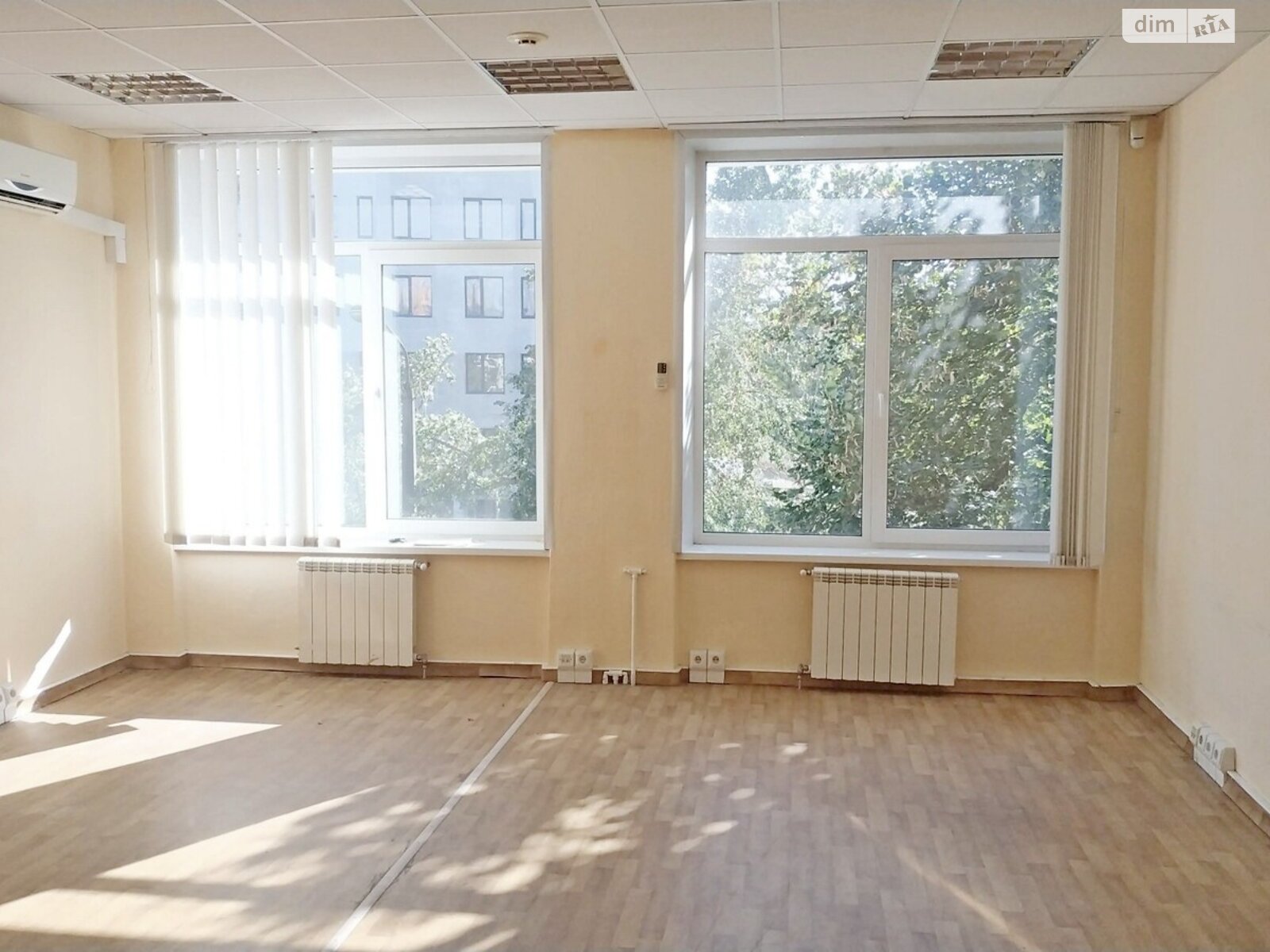 Аренда офисного помещения в Киеве, Мартовская улица, помещений - 2, этаж - 3 фото 1 Аренда офисного помещения в Киеве, Мартовская улица, помещений - 2, этаж - 3 фото 1