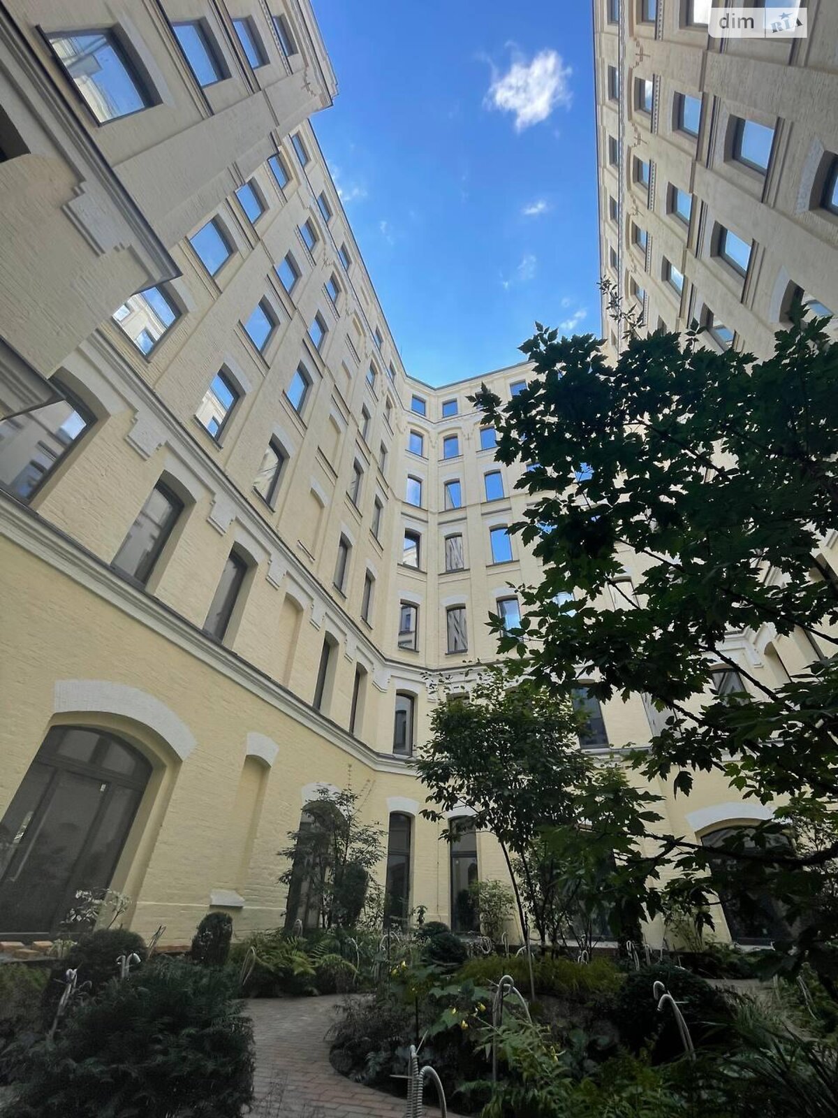 Аренда офисного помещения в Киеве, Прорезная улица 8, помещений - 3, этаж - 5 фото 1 Аренда офисного помещения в Киеве, Прорезная улица 8, помещений - 3, этаж - 5 фото 1