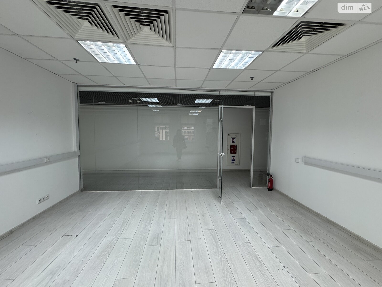 Оренда офісного приміщення в Києві, Володимирська вулиця 38, приміщень - 12, поверх - 5 фото 1 Оренда офісного приміщення в Києві, Володимирська вулиця 38, приміщень - 12, поверх - 5 фото 1