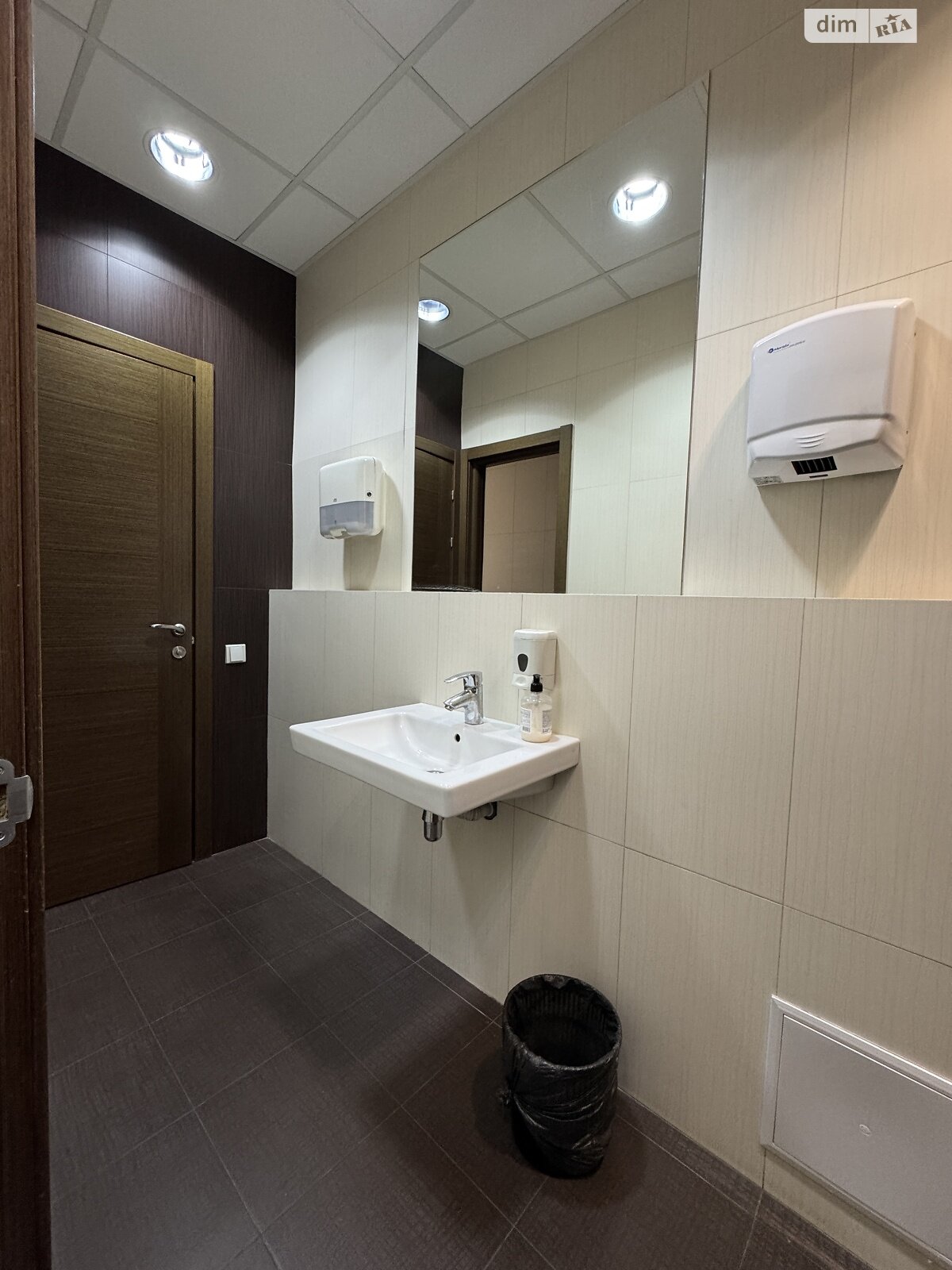 Оренда офісного приміщення в Києві, Володимирська вулиця 38, приміщень - 12, поверх - 5 фото 1 Оренда офісного приміщення в Києві, Володимирська вулиця 38, приміщень - 12, поверх - 5 фото 1