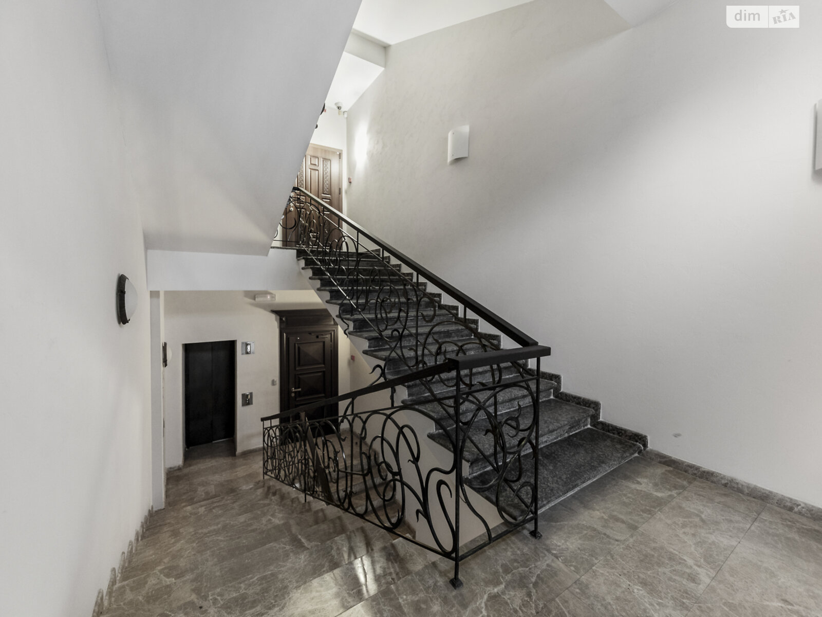 Аренда офисного помещения в Киеве, Владимирская улица 23, помещений - 6, этаж - 3 фото 1