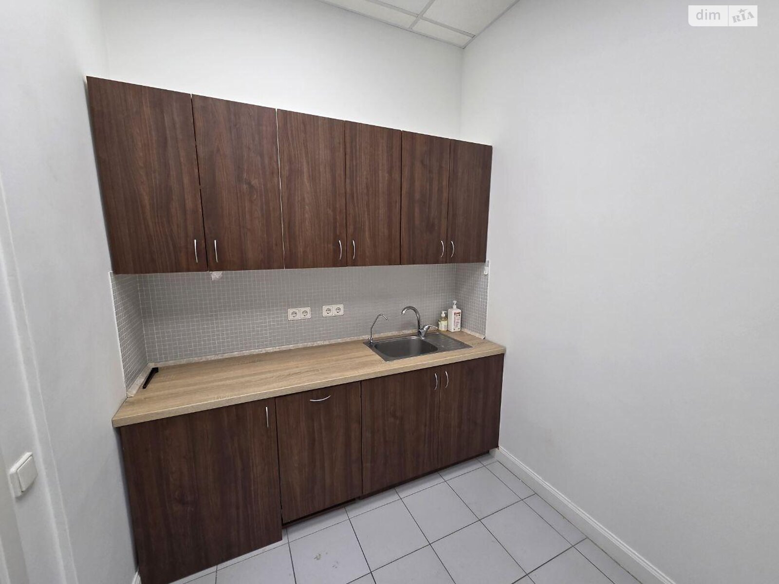 Оренда офісного приміщення в Києві, Богдана Хмельницького вулиця 52А, приміщень - 8, поверх - 3 фото 1 Оренда офісного приміщення в Києві, Богдана Хмельницького вулиця 52А, приміщень - 8, поверх - 3 фото 1