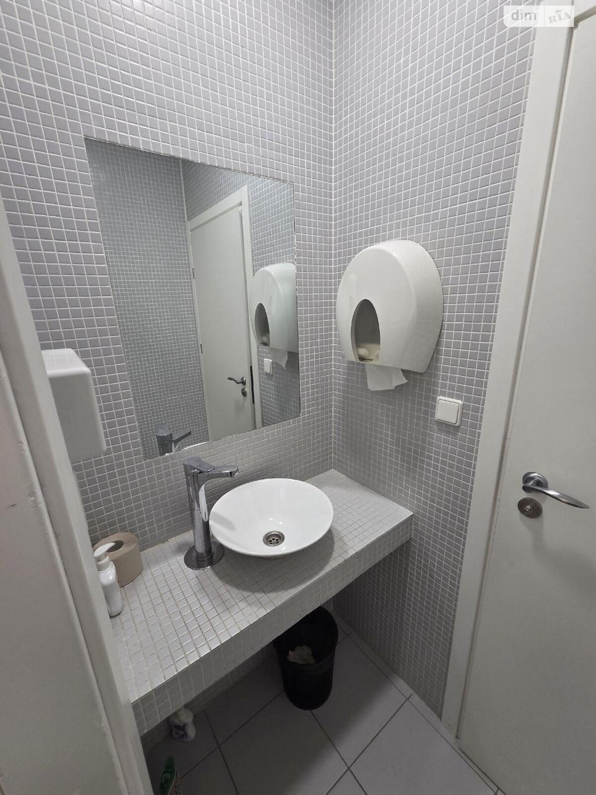 Оренда офісного приміщення в Києві, Богдана Хмельницького вулиця 52А, приміщень - 8, поверх - 3 фото 1 Оренда офісного приміщення в Києві, Богдана Хмельницького вулиця 52А, приміщень - 8, поверх - 3 фото 1