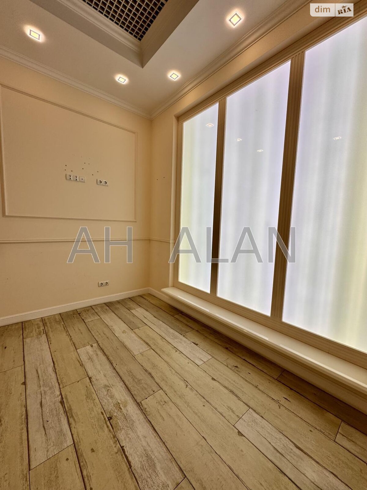 Аренда офисного помещения в Киеве, Богдана Хмельницкого улица 52, помещений - 4, этаж - 1 фото 1