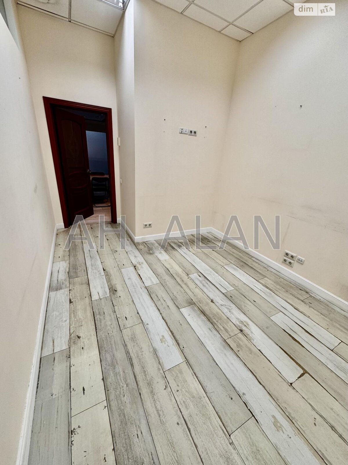 Аренда офисного помещения в Киеве, Богдана Хмельницкого улица 52, помещений - 4, этаж - 1 фото 1