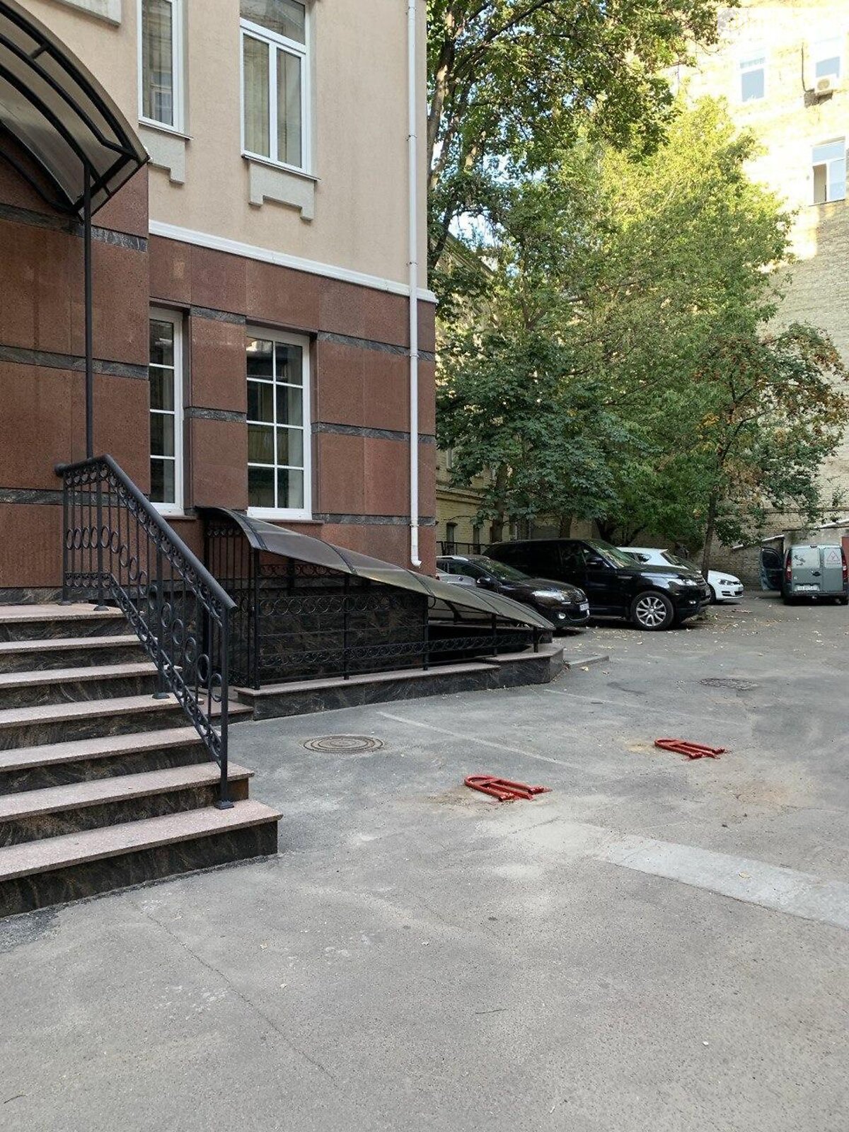 Аренда офисного помещения в Киеве, Ярославов Вал улица 8Б, помещений - 25, этаж - 1 фото 1 Аренда офисного помещения в Киеве, Ярославов Вал улица 8Б, помещений - 25, этаж - 1 фото 1