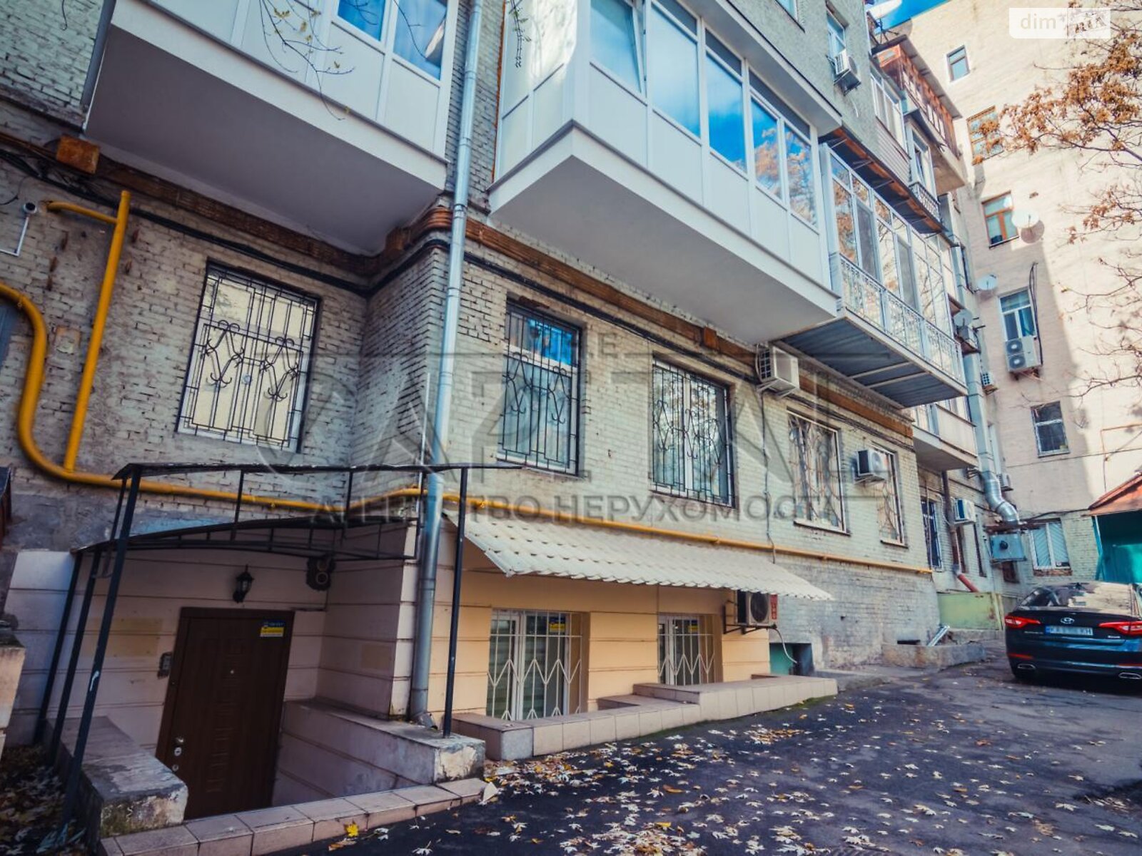 Аренда офисного помещения в Киеве, Владимирская улица 83, помещений - 5, этаж - 1 фото 1 Аренда офисного помещения в Киеве, Владимирская улица 83, помещений - 5, этаж - 1 фото 1