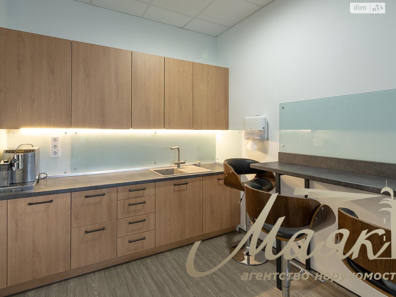 Аренда офисного помещения в Киеве, Болсуновская улица 13-14, помещений - 5, этаж - 9 фото 1 Аренда офисного помещения в Киеве, Болсуновская улица 13-14, помещений - 5, этаж - 9 фото 1