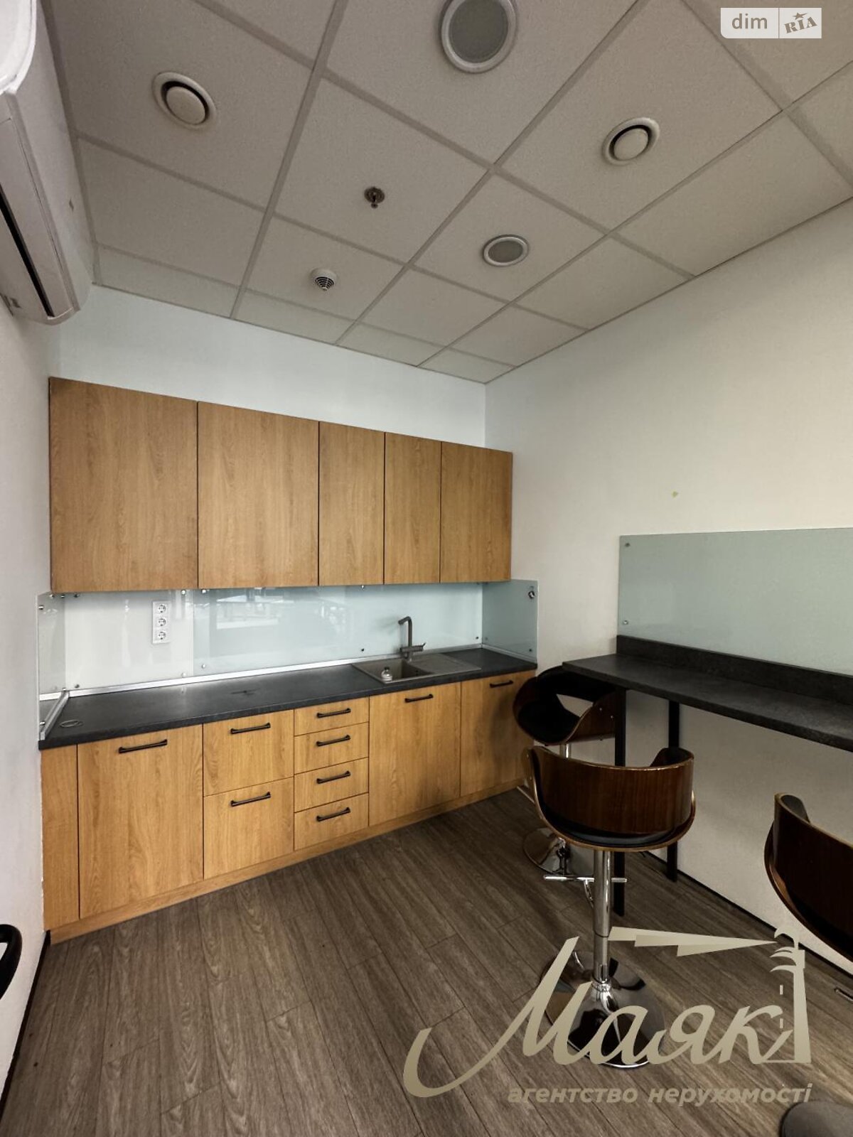 Аренда офисного помещения в Киеве, Болсуновская улица 13-14, помещений - 5, этаж - 9 фото 1 Аренда офисного помещения в Киеве, Болсуновская улица 13-14, помещений - 5, этаж - 9 фото 1