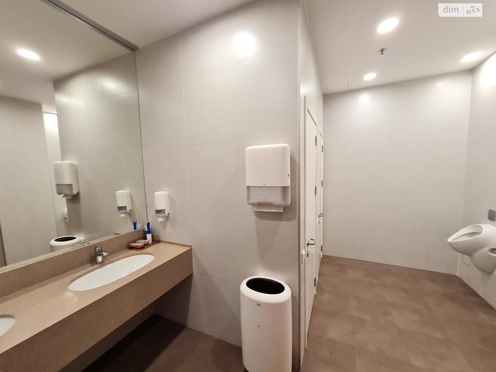 Аренда офисного помещения в Киеве, Болсуновская улица 13-15, помещений - 1, этаж - 8 фото 1 Аренда офисного помещения в Киеве, Болсуновская улица 13-15, помещений - 1, этаж - 8 фото 1