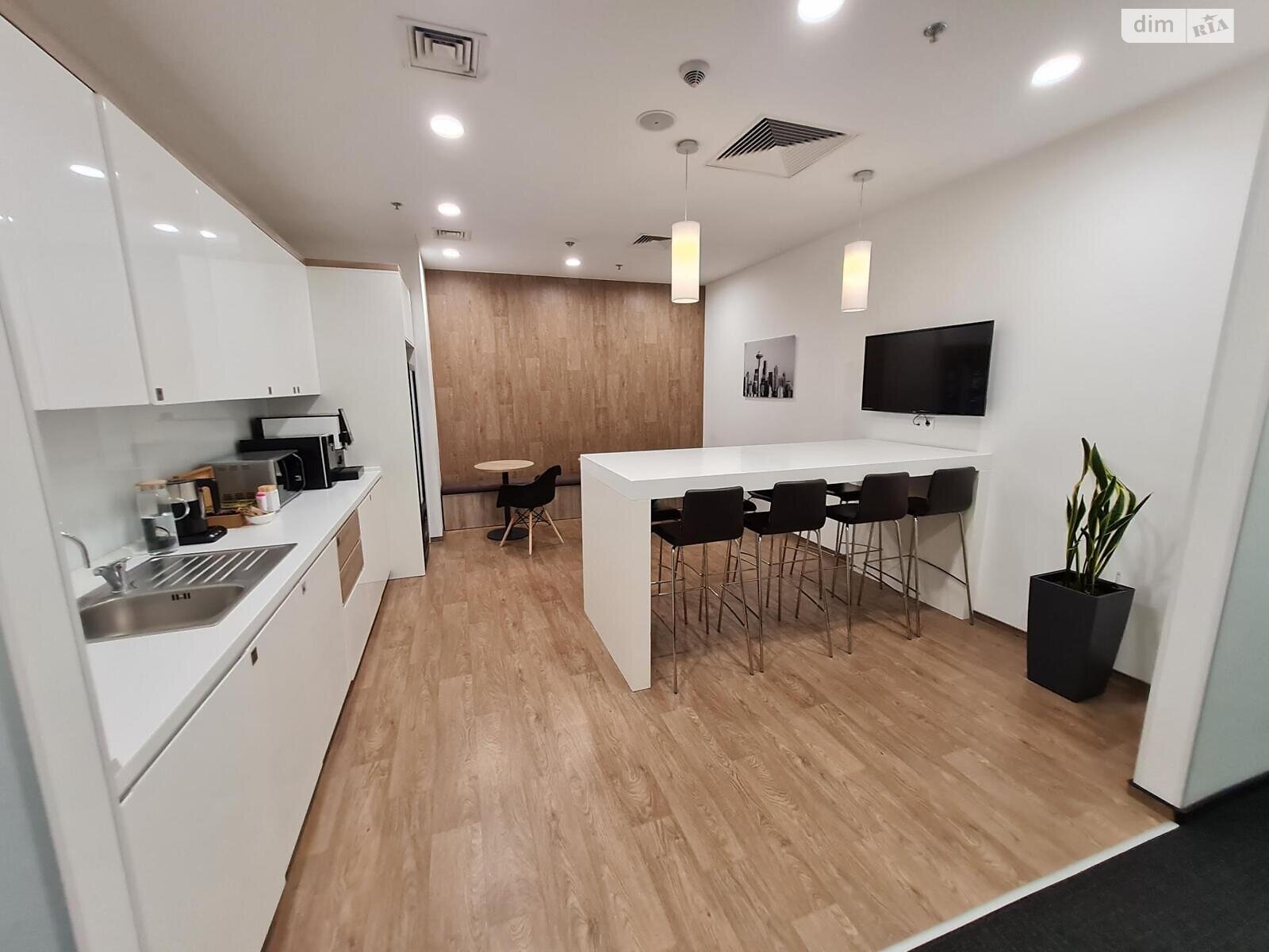 Аренда офисного помещения в Киеве, Болсуновская улица 13-15, помещений - 1, этаж - 8 фото 1 Аренда офисного помещения в Киеве, Болсуновская улица 13-15, помещений - 1, этаж - 8 фото 1