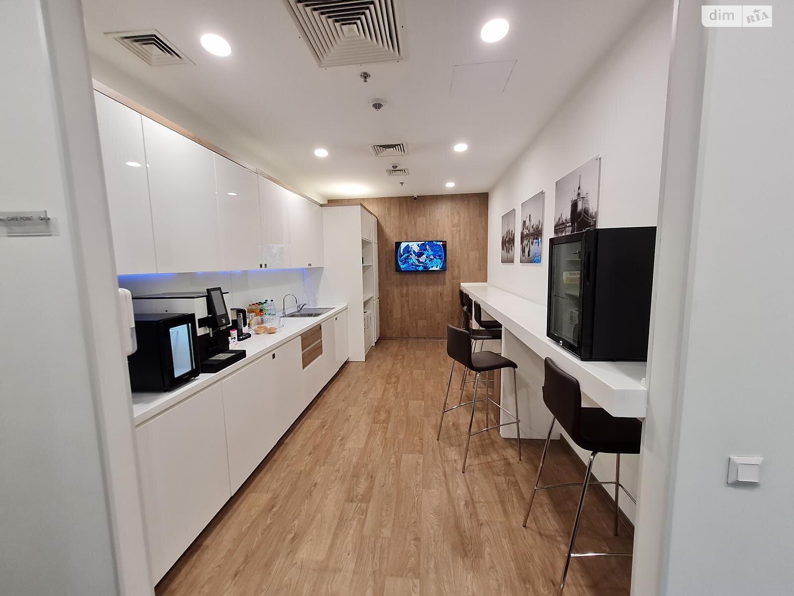 Аренда офисного помещения в Киеве, Болсуновская улица 13-15, помещений - 1, этаж - 8 фото 1 Аренда офисного помещения в Киеве, Болсуновская улица 13-15, помещений - 1, этаж - 8 фото 1